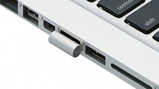 Представлена сверхкомпактная USB-флешка Elecom в стиле Apple.