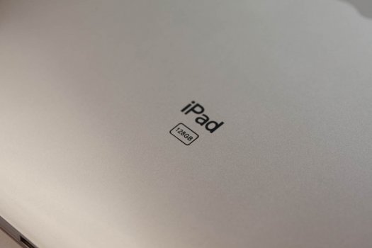 iPad с 128 Гб.