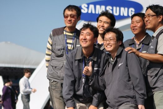 Samsung стал лидером по продажам мобильных телефонов.