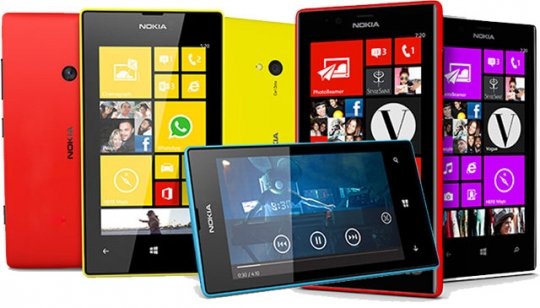 В Сети появились фотографии смартфонов Nokia Lumia 720 и Lumia 520.