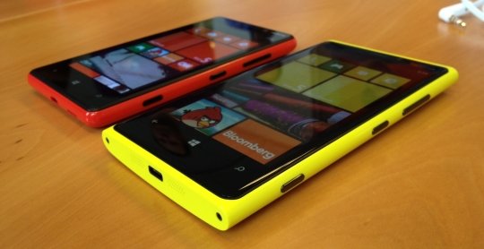 Nokia Lumia 920 и Nokia Lumia 820.