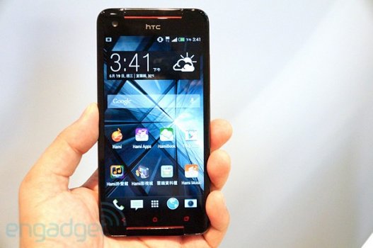 HTC анонсировал смартфон Butterfly S с 5-дюймовым экраном.