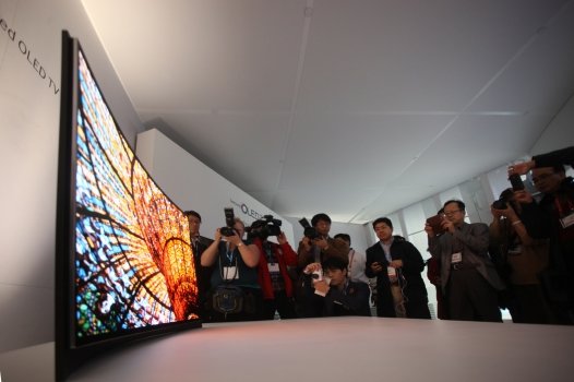 Изогнутый OLED-телевизор Samsung.