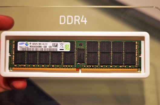 DDR4.