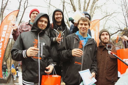 Сноубордисты открыли зимний сезон в центре Екатеринбурга.