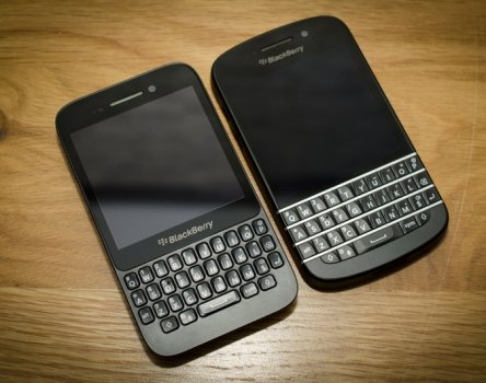 BlackBerry Q10 и BlackBerry Q5.