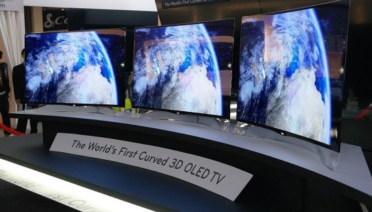 Samsung и LG представили «первые в мире» 105-дюймовые изогнутые 4K телевизоры.