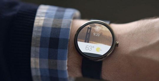 Google представила платформу для умных часов Android Wear.