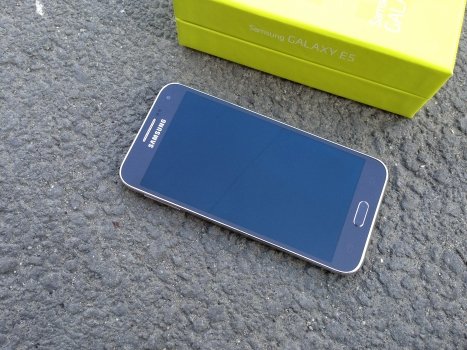 Обзор смартфона Samsung Galaxy E5.