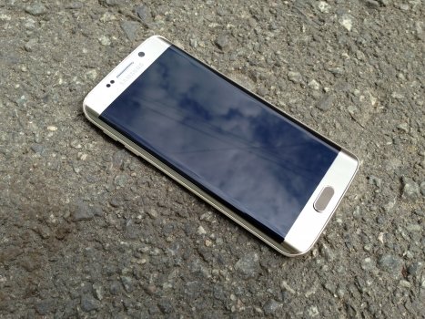 Samsung Galaxy S6 edge.