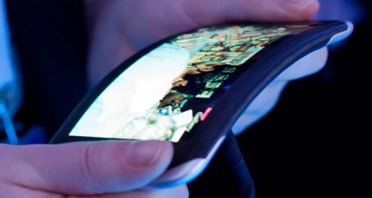 LG начала выпуск гибких дисплеев для смартфонов.