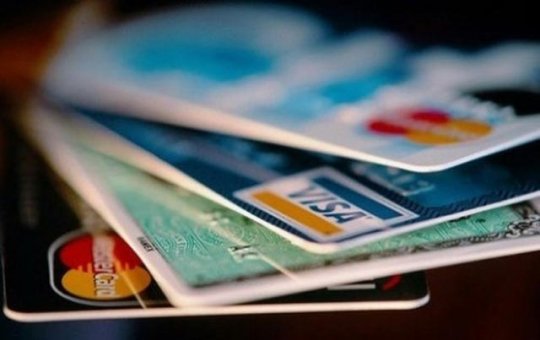 Число краж с банковских карт россиян выросло на 25%.