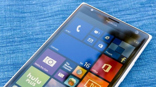 Обновление смартфонов Lumia до Windows 10 отложили до 2016 года.