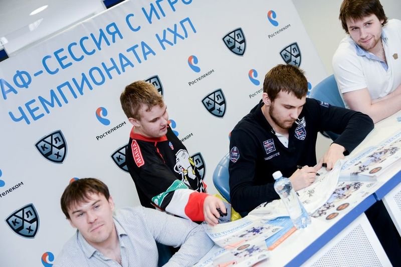 «Ростелеком» представил эксклюзивное издание приставки «Интерактивного ТВ 2.0» с автографами звёзд КХЛ.