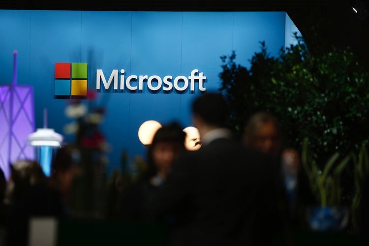 Microsoft официально объявила о продаже бизнеса по производству мобильных телефонов.