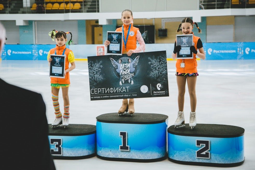 Девятилетняя воспитанница челябинской школы фигурного катания Кристина Косарева победила в федеральном проекте «Дети на льду. Звезды».