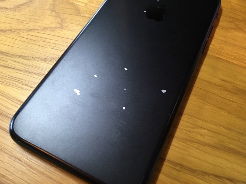 Краска слезает на iPhone 7.