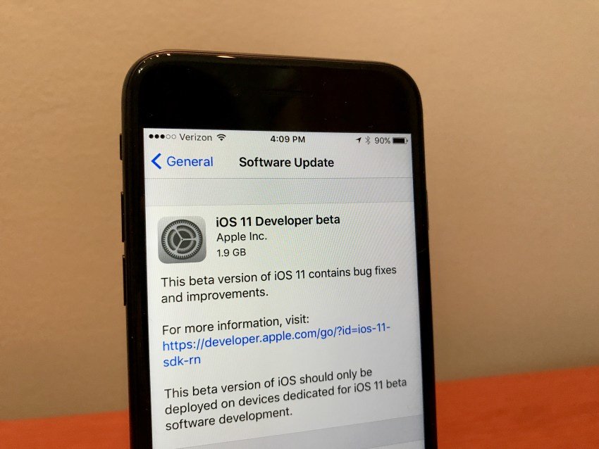 Apple разрешила устанавливать на iPhone старые версии iOS.