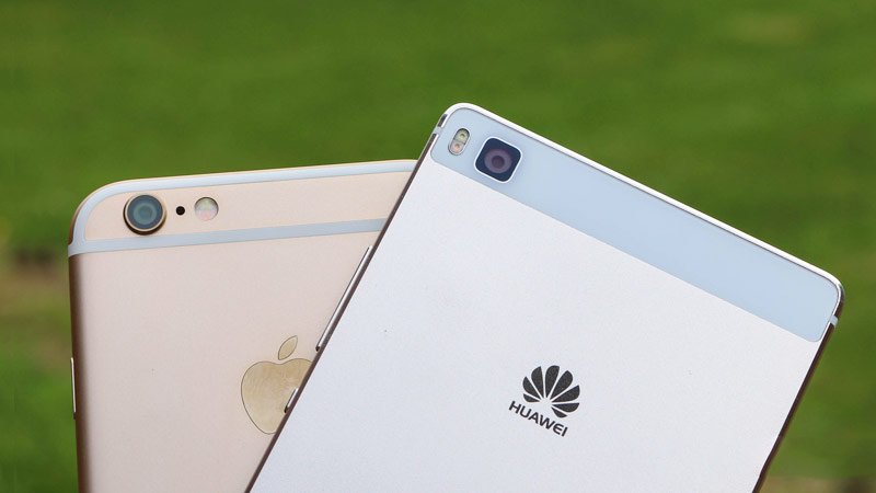 Huawei обогнала Apple по продажам смартфонов в России.