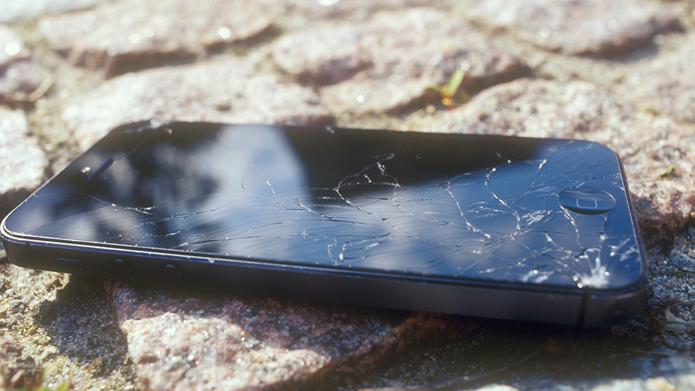 В России запустили программу обмена разбитых iPhone на новые.