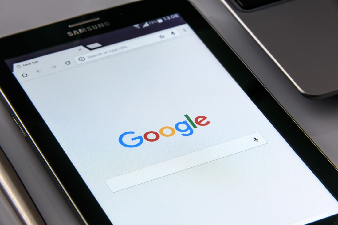 Google начала удалять из поисковой выдачи запрещенный в России контент.