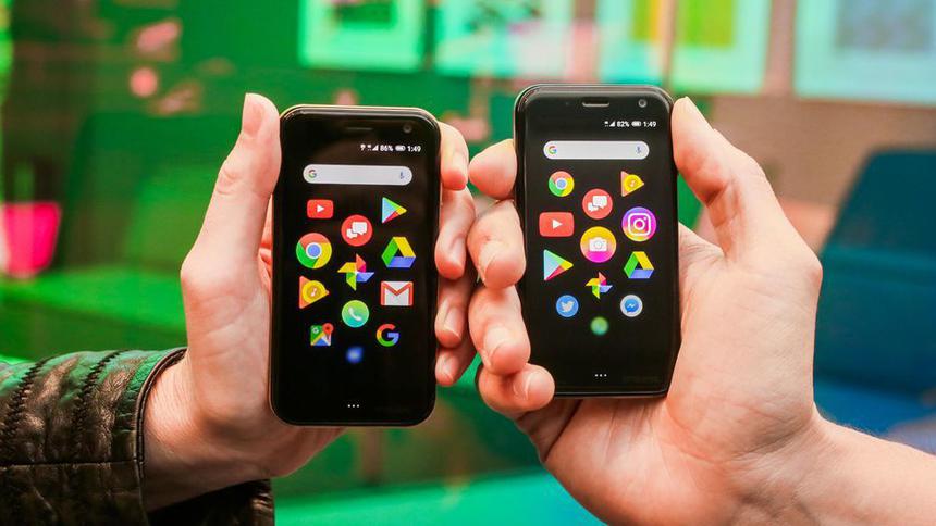 В России начали продавать смартфоны Palm на Android.