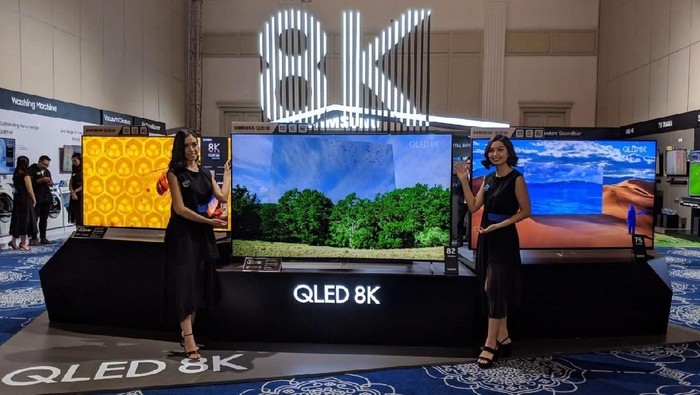 Samsung начала продажу 55-дюймовых QLED 8K телевизоров по цене в четверть миллиона рублей.