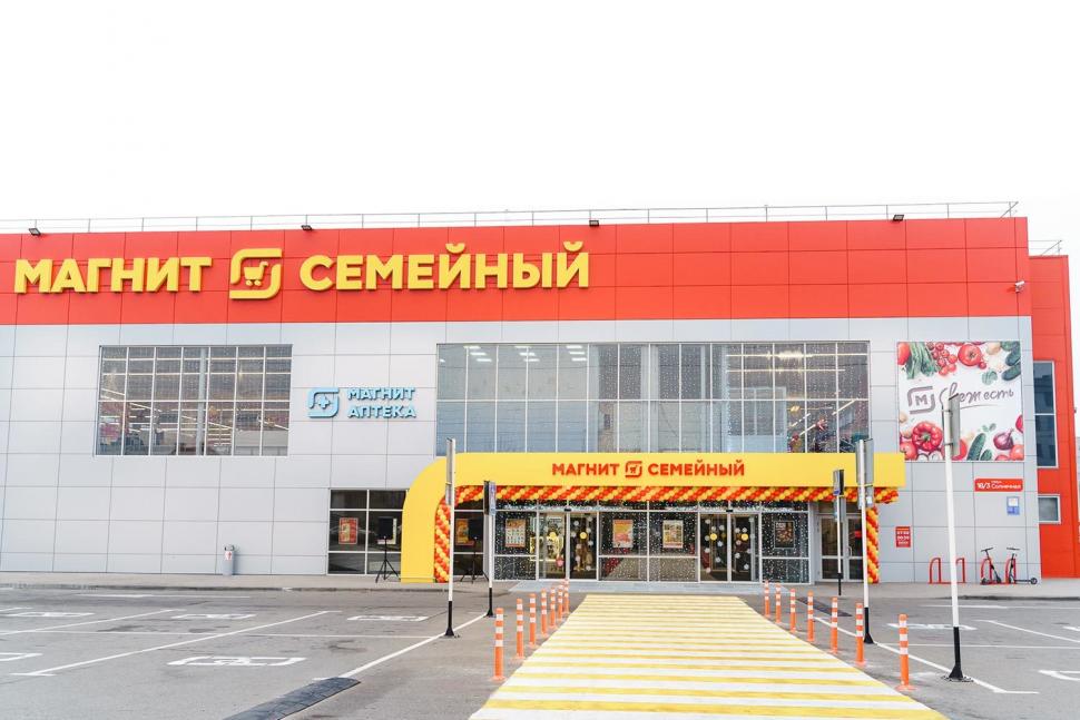 В Краснодаре заработал первый в России супермаркет с оплатой покупок по лицу и электронным сомелье.