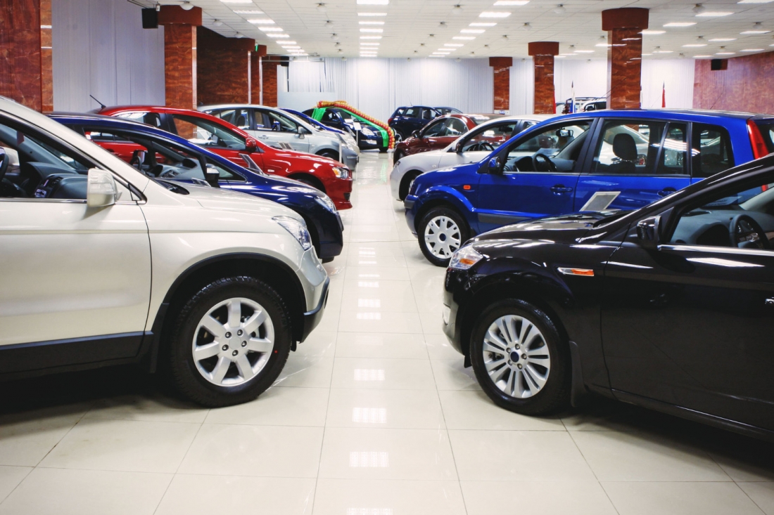 Банк ВТБ начал продавать новые автомобили через Интернет.