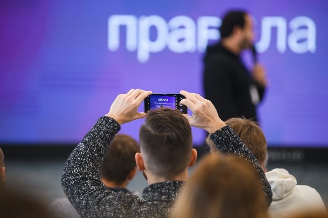 Mail.ru Group запустила сервис показа рекламы в прямых видеотрансляциях на Twitch, YouTube и в соцсетях.