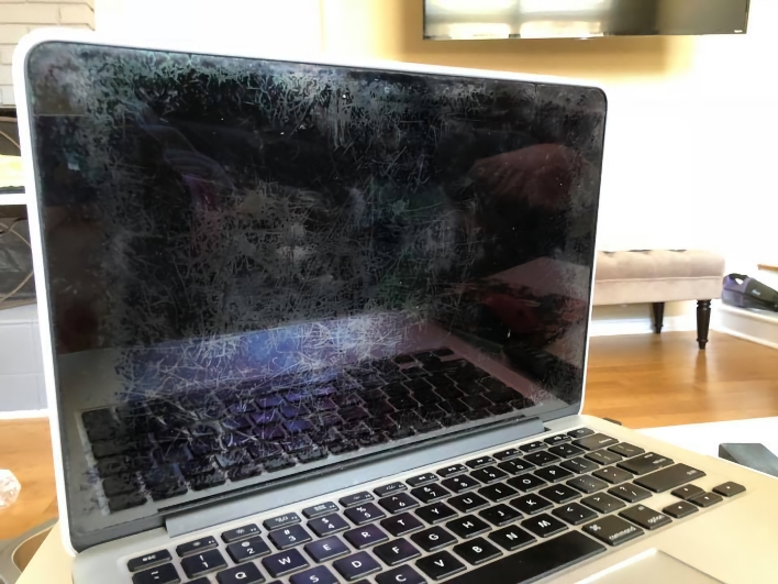 Apple признала наличие брака в ноутбуках MacBook Air с Retina-экраном.