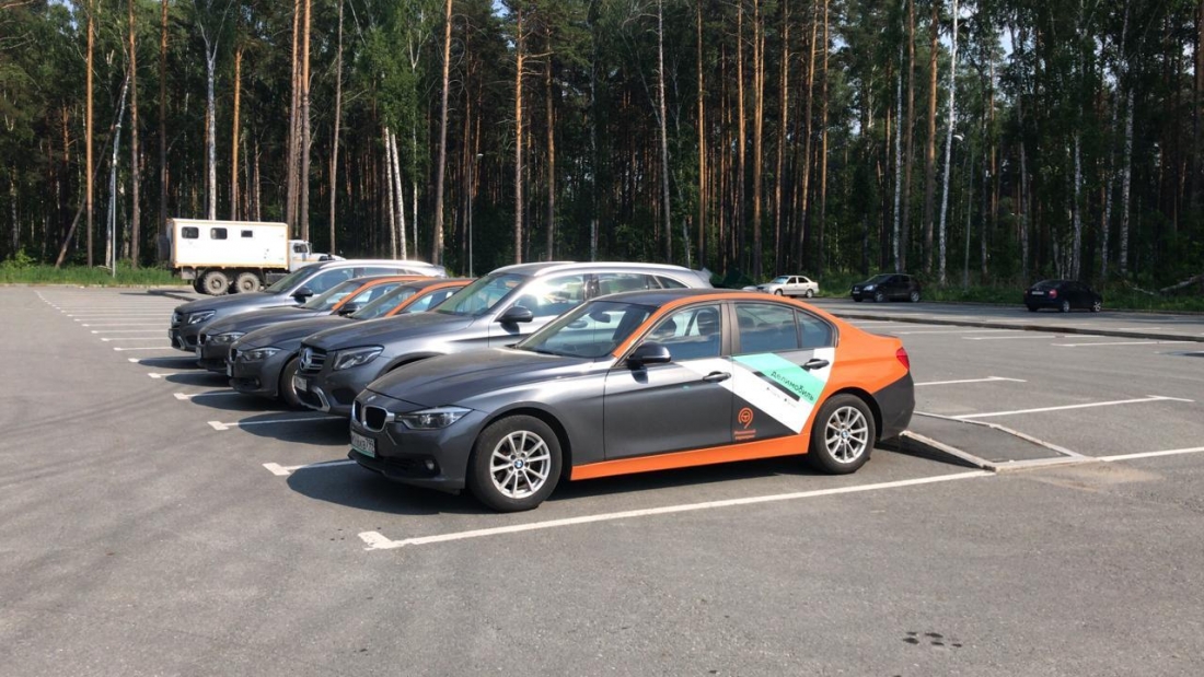 Больше премиальных автомобилей: «Делимобиль» расширит автопарк в Екатеринбурге на 10%.