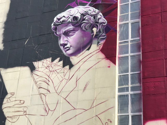 «Ростелеком» и Ассоциация художников «Graffiti Russia» открыли в Челябинске стрит-арт с изображением цифрового Давида Микеланджело.