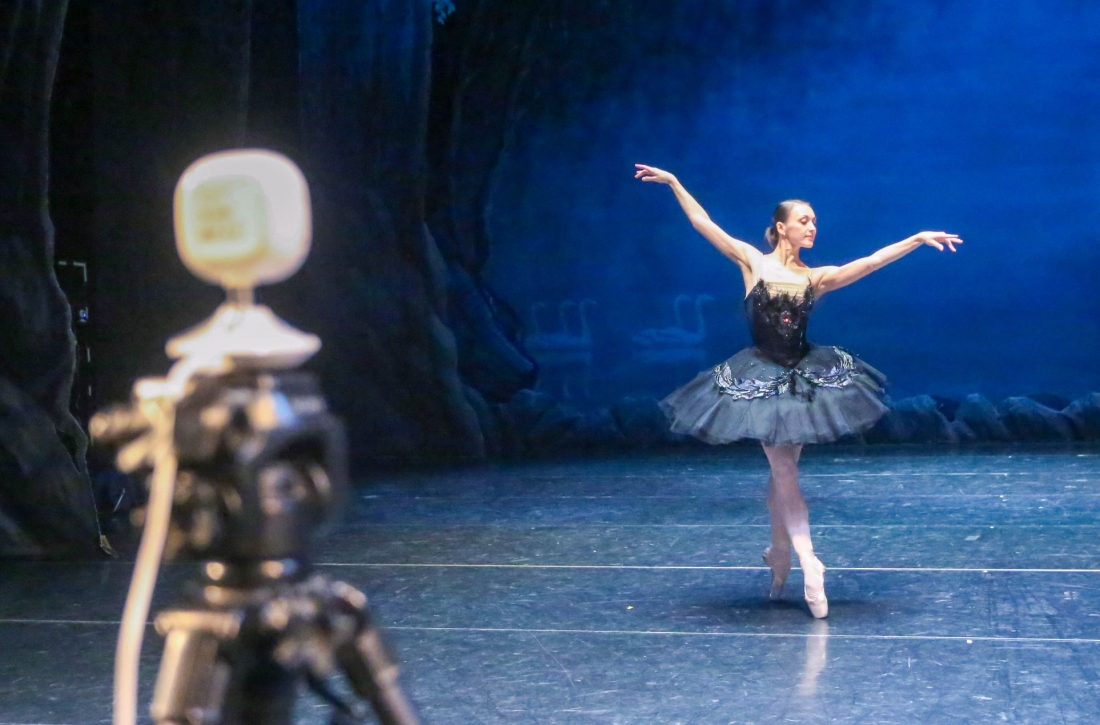 Камеры видеонаблюдения «Ростелекома» приняли участие в репетиции балета «Лебединое озеро» в Екатеринбурге.