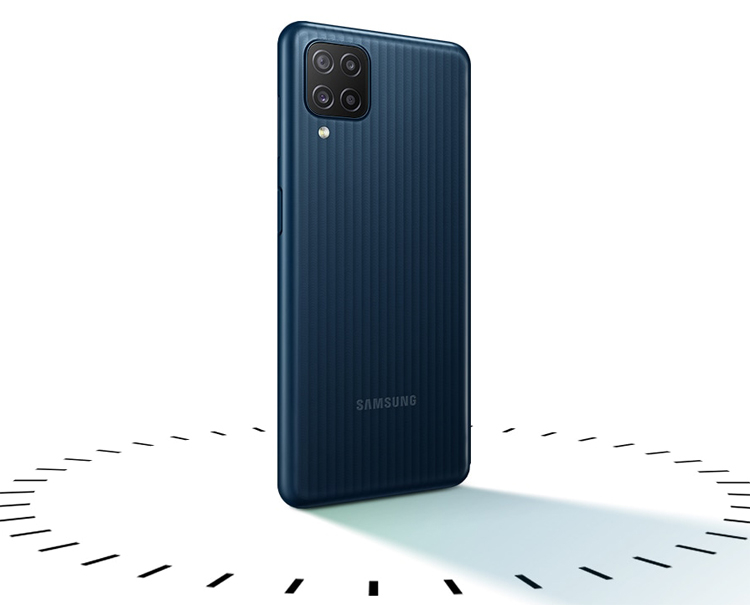 Samsung представил недорогой смартфон с рекордной автономностью: характеристики и цены.