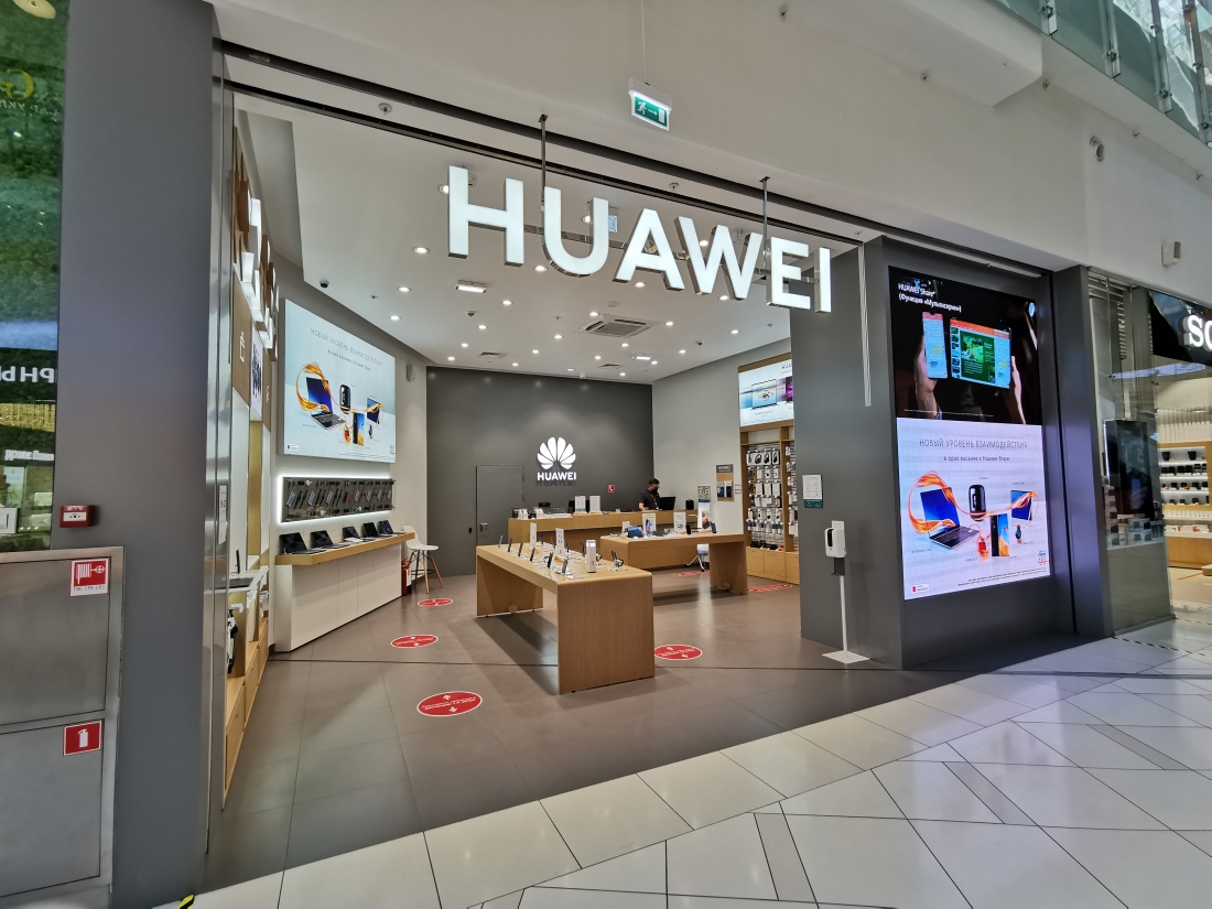Фирменный магазин Huawei.