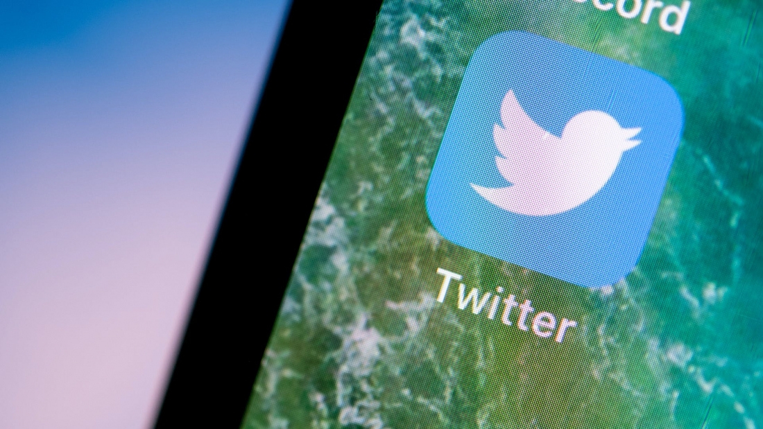 Замедление помогает: Twitter приступил к удалению запрещённого контента.