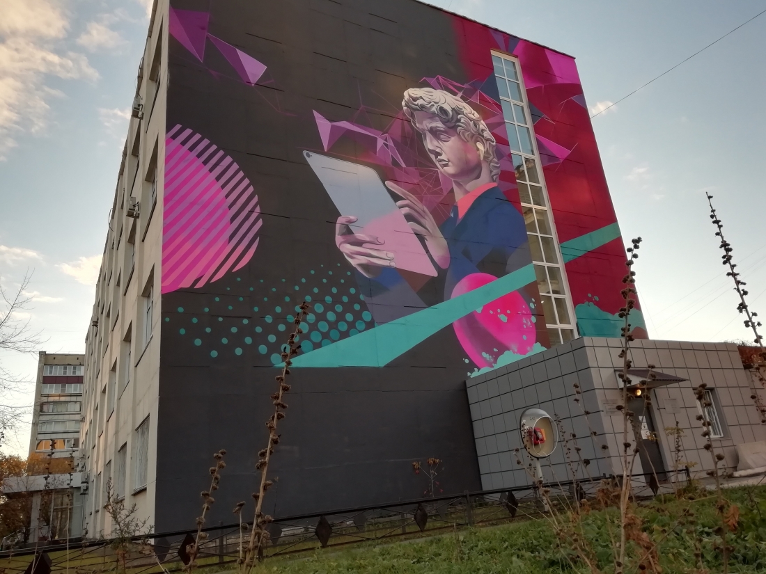 Граффити «Цифровой Давид» на фасаде здания «Ростелекома» объединяет города и страны: в Челябинска записали ответное видеообращение во Флоренцию.