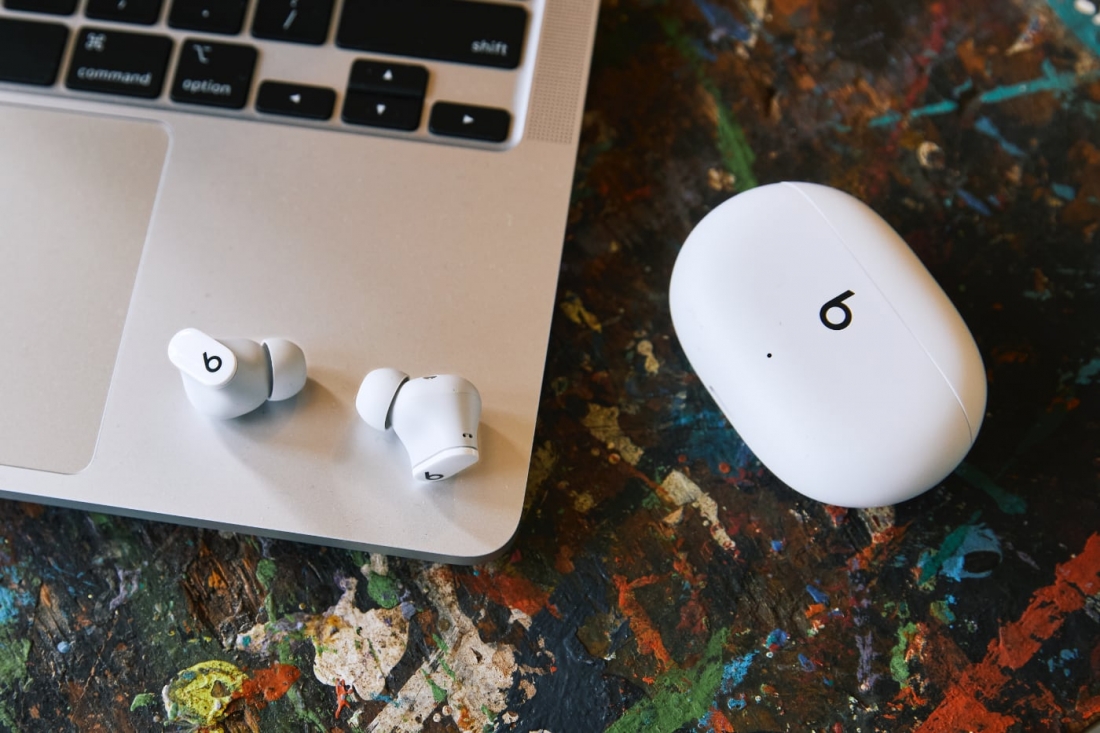 Apple представила беспроводные наушники Beats Studio Buds: характеристики и цены.