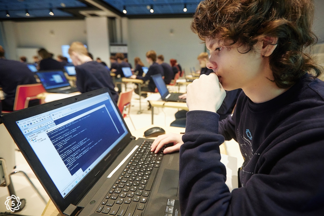 В школах пяти регионов России начнут изучать языки программирования.