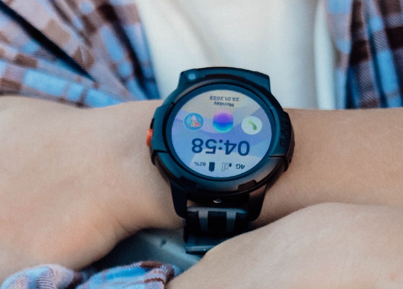 Холдинг VK представил детские умные часы ELARI 4G Wink с Марусей.