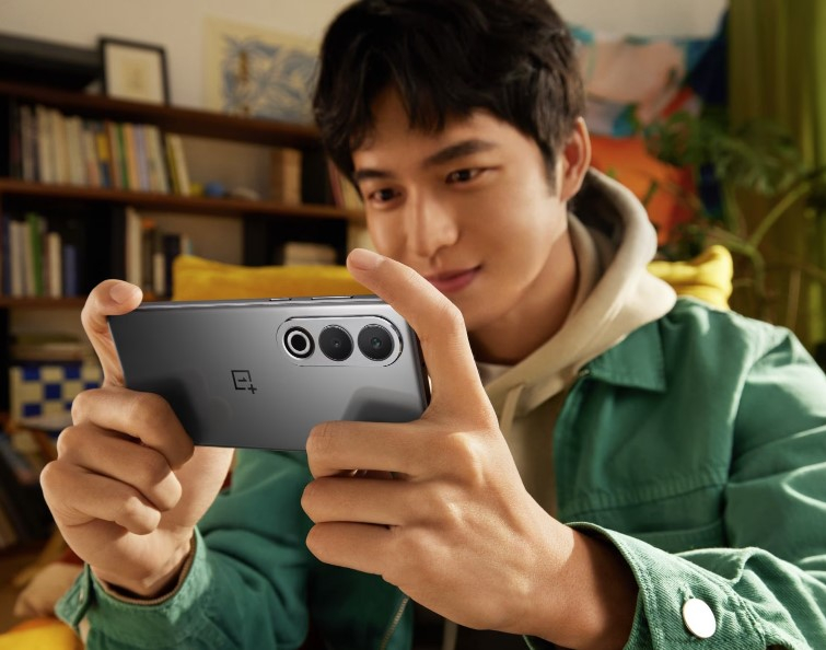 OnePlus анонсировала смартфон Ace 3V со встроеннм ИИ-процессором.