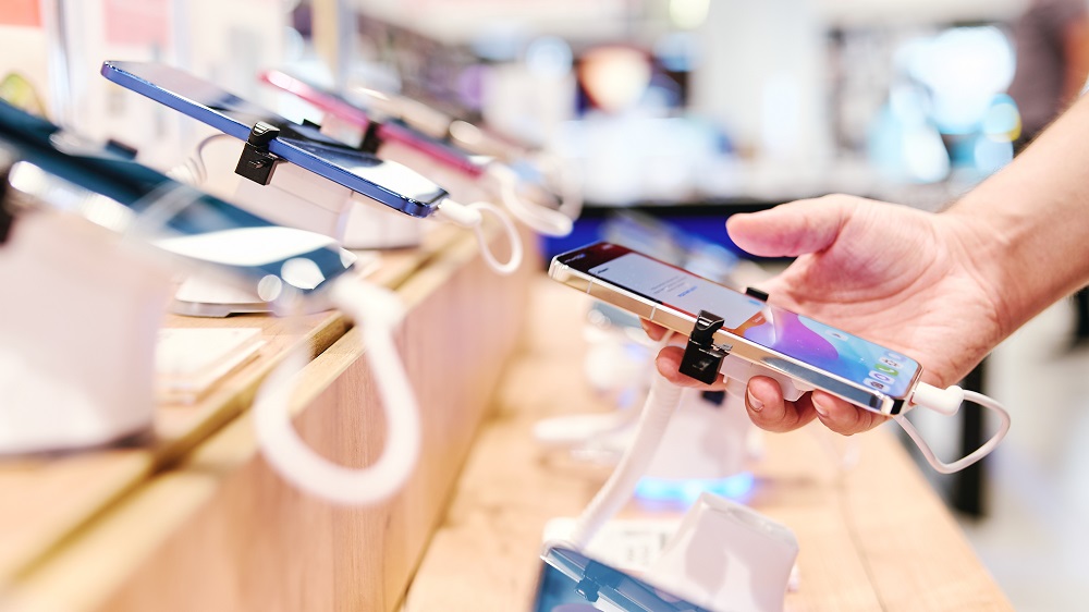 Штучные продажи смартфонов в России упали на 20%: что покупают?