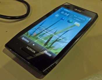 Nokia X7-00.