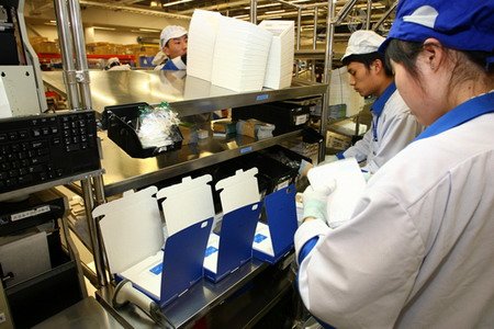 Nokia N8 на заводе в Китае.