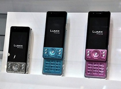 Lumix Phone - фотоаппарат с функцией телефона.