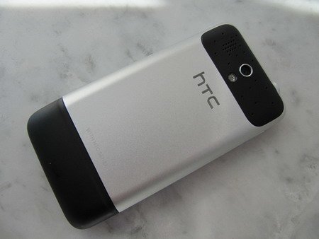 Корпус HTC Legend сделан из цельного листа алюминия.
